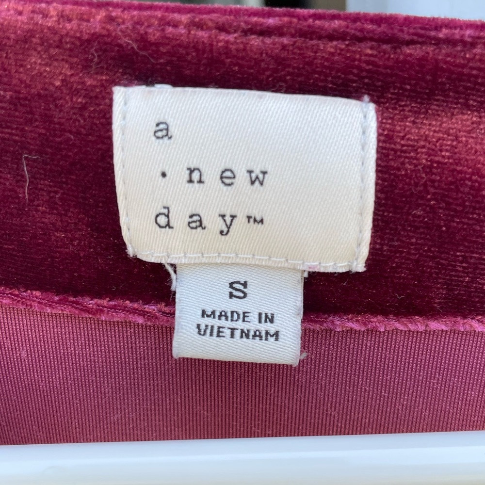 ❌SOLD❌ A New Day burgundy 3/4 sleeve velvet dress, size S - Picture 4 of 6